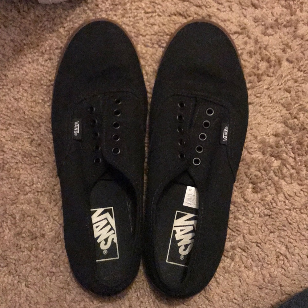 Lace less black vans